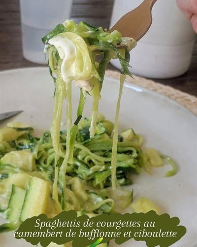 Spaghetti de courgettes au camembert de bufflonne et ciboulette