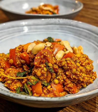 Tikka masala de légumes, lentilles et quinoa