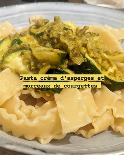 Pâtes à la crème d'asperges et courgettes