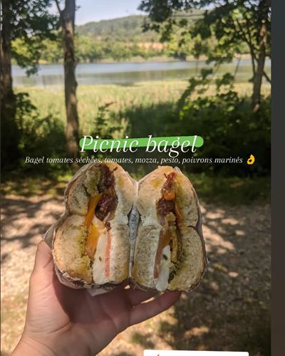Bagel pique-nique tomates séchées, mozzarella et pesto