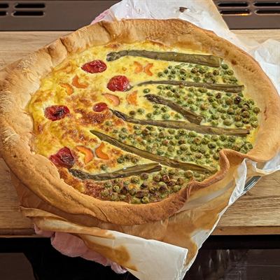 Quiche printanière asperges, petits pois et carottes
