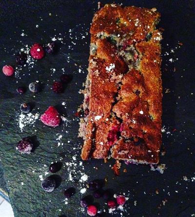Cake aux fruits rouges pour le petit-déjeuner