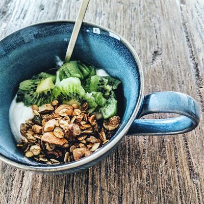 Bol yaourt, kiwi et granola maison