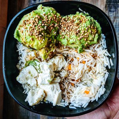 Bowl express riz basmati, carottes, avocat et feta