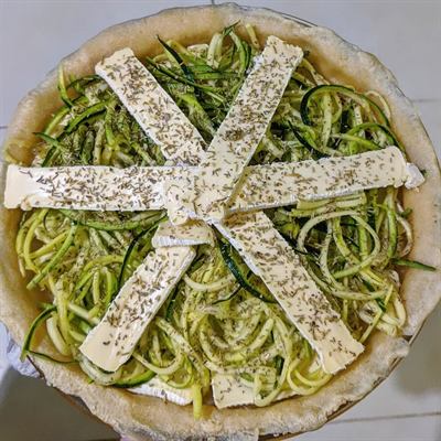 Tarte aux spaghetti de courgettes, fromage et origan