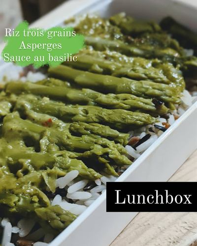Lunch box riz trois grains, asperges et sauce basilic