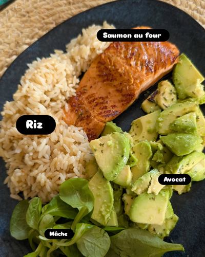 Saumon au four, riz, avocat et mâche