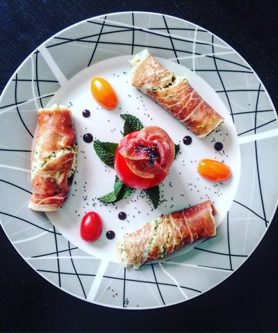 Roulés de jambon cru à la mozzarella et au citron, tomate-menthe