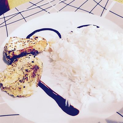 Fromage rôti aux herbes, riz basmati et balsamique