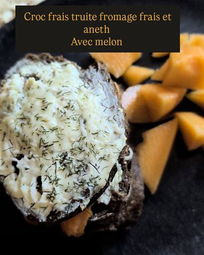 Croc frais à la truite, fromage frais et aneth, avec du melon