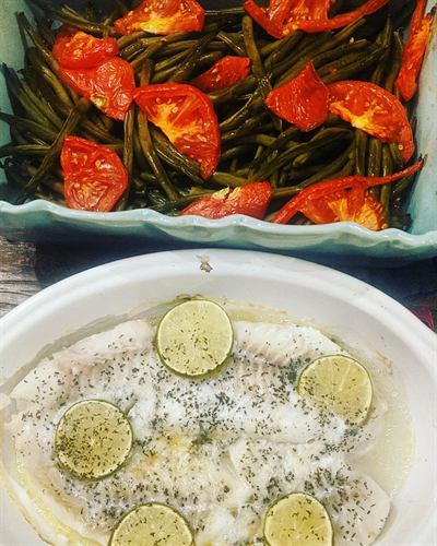 Cabillaud au citron vert et poêlée de haricots verts à la tomate