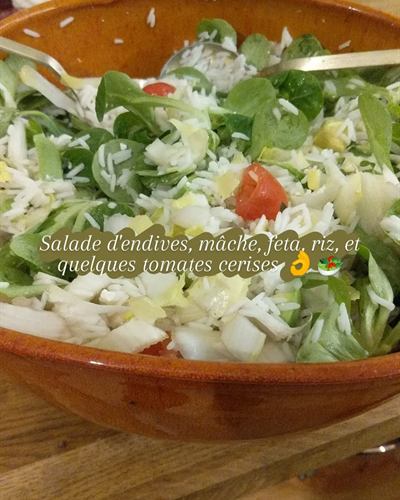 Salade d'endives, mâche, feta, riz et tomates cerises