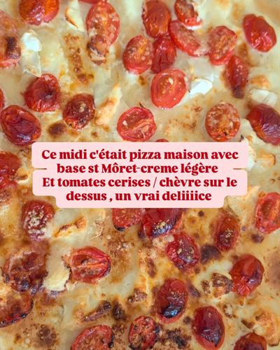Pizza blanche fromage frais, tomates cerises et chèvre