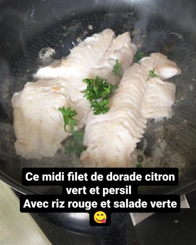 Filet de dorade citron vert-persil, riz rouge et salade verte