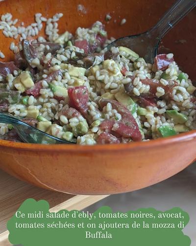 Salade d'Ebly, tomates noires, avocat, tomates séchées et mozzarella di bufala