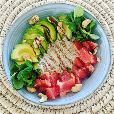 Bowl avocat, pamplemousse, riz et mâche