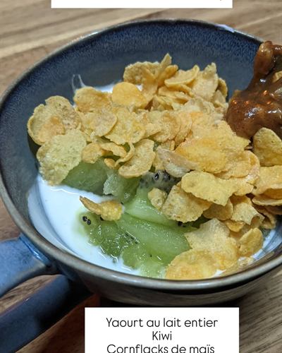 Bowl au coin du feu, kiwi, cornflakes et caramel aux noix