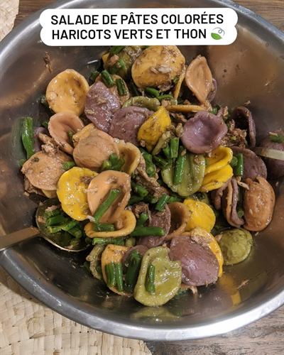 Salade de pâtes colorées, haricots verts et thon
