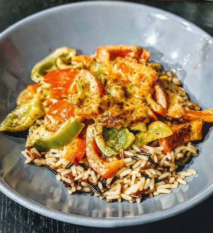 Riz sauvage aux poivrons et sauce aux épices