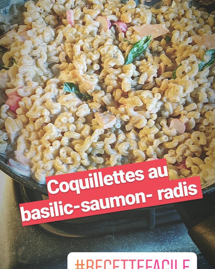 Coquillettes au basilic, saumon et radis
