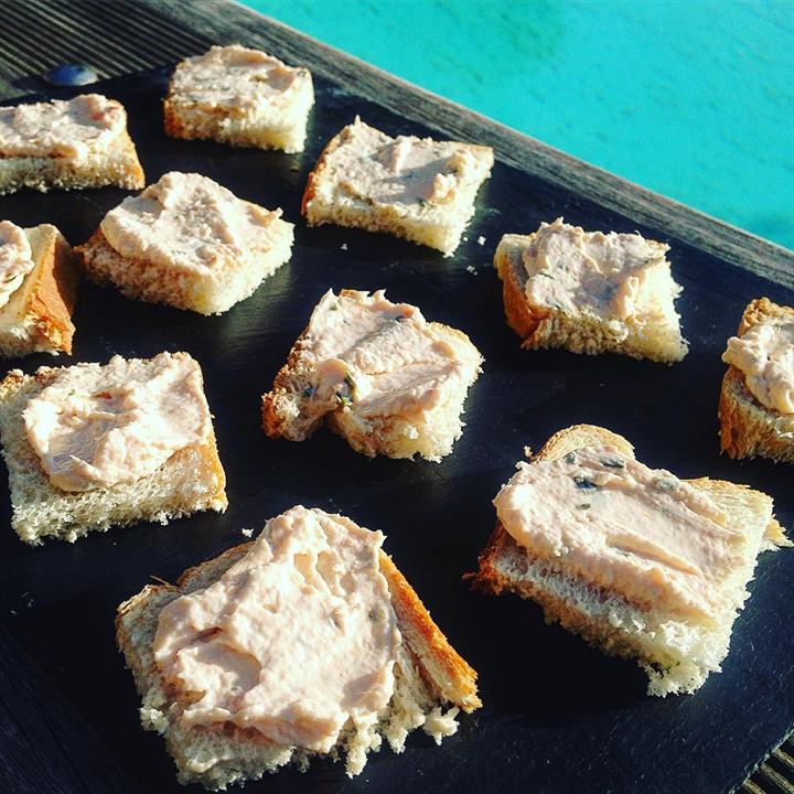 Toasts thon, fromage frais et ciboulette