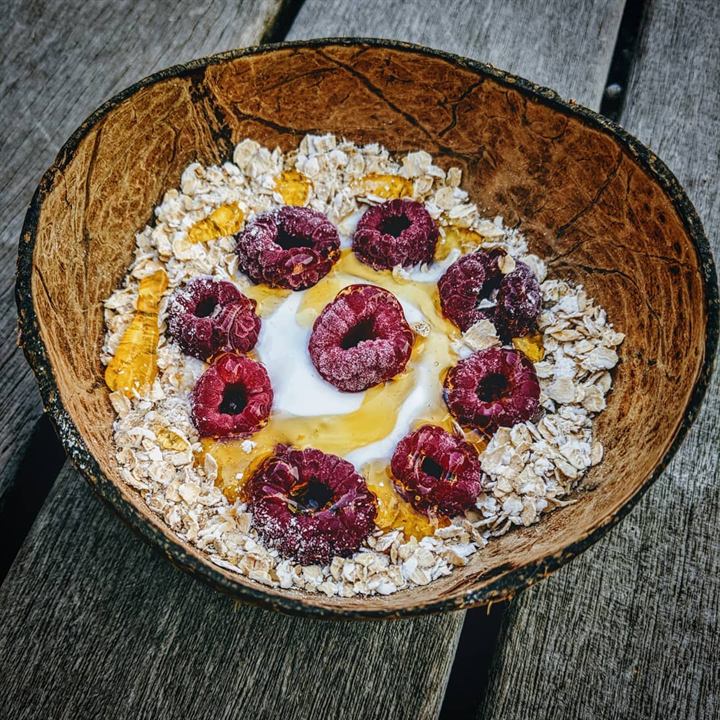 Bowl fromage blanc, framboises, avoine et miel