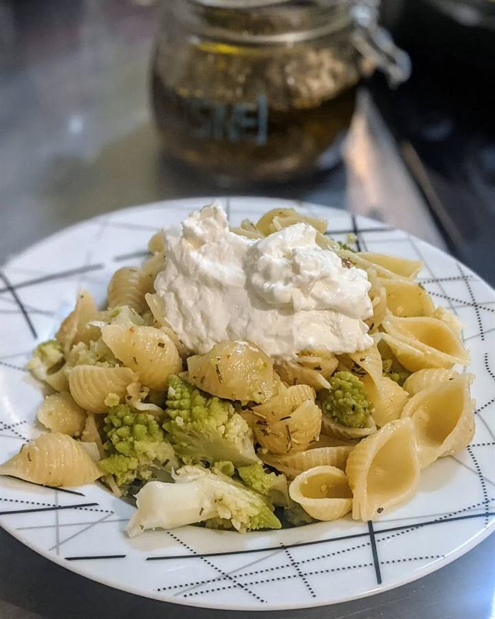 Pâtes au chou romanesco et burrata
