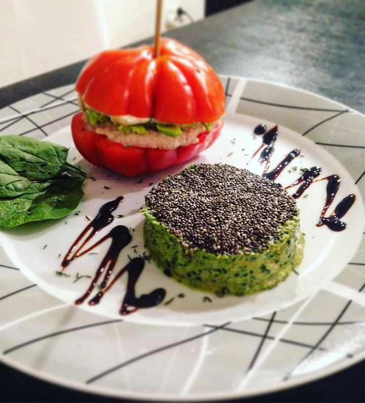 Tomate surprise et mousse d'épinards au chèvre