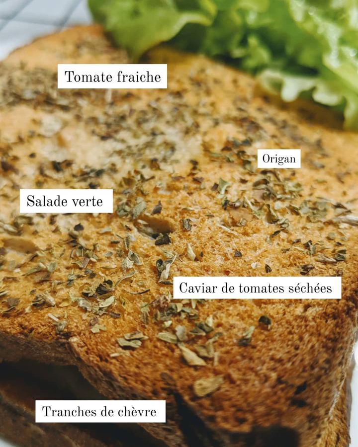 Tomates fraîches, caviar de tomates séchées et chèvre