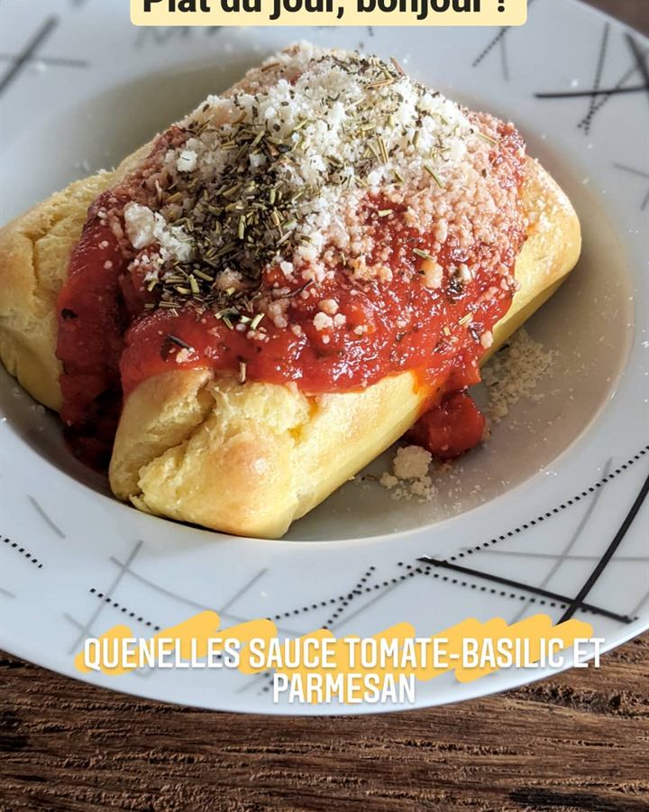 Quenelles sauce tomate-basilic et parmesan