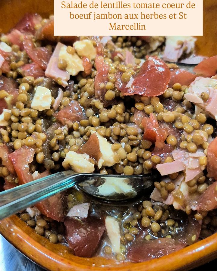 Salade de lentilles, cœur de bœuf, jambon et saint-marcellin