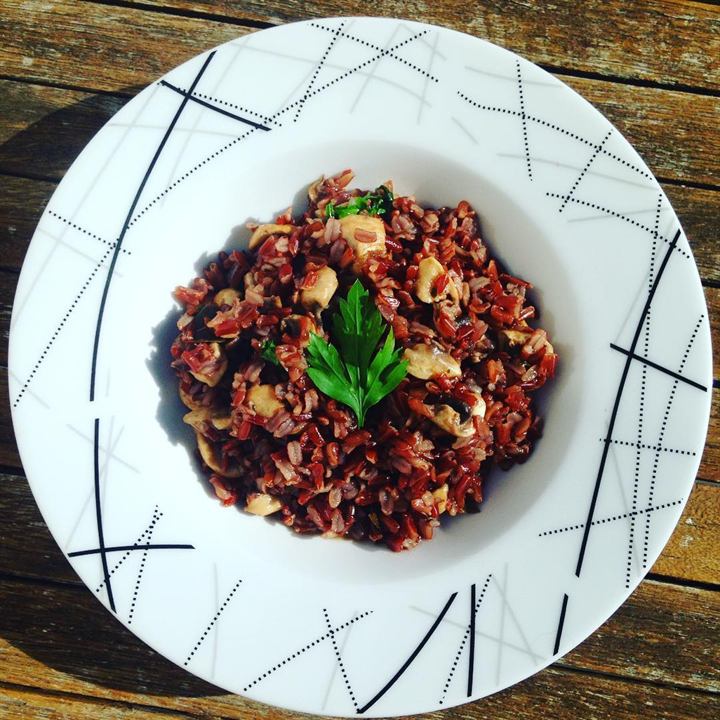 Riz rouge aux champignons de Paris, sauce soja sucrée