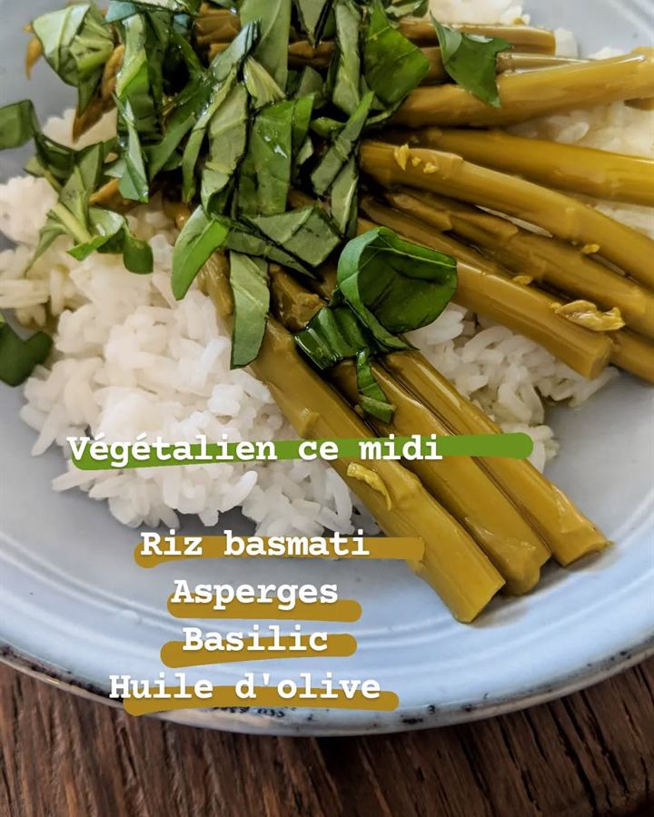 Riz basmati, asperges et basilic, version végétalienne