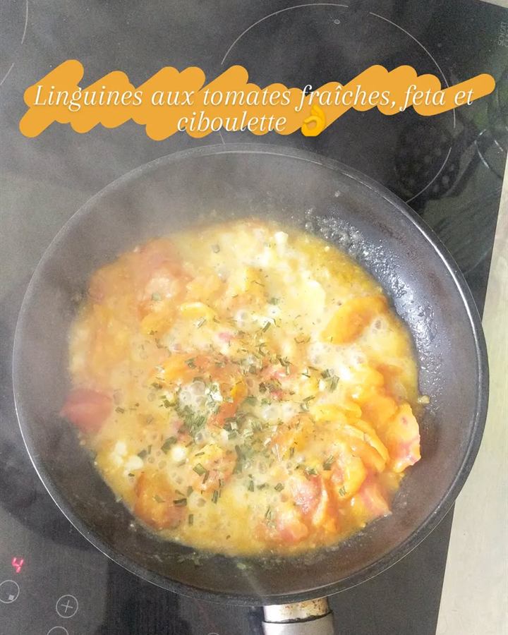 Linguine aux tomates fraîches, feta et ciboulette