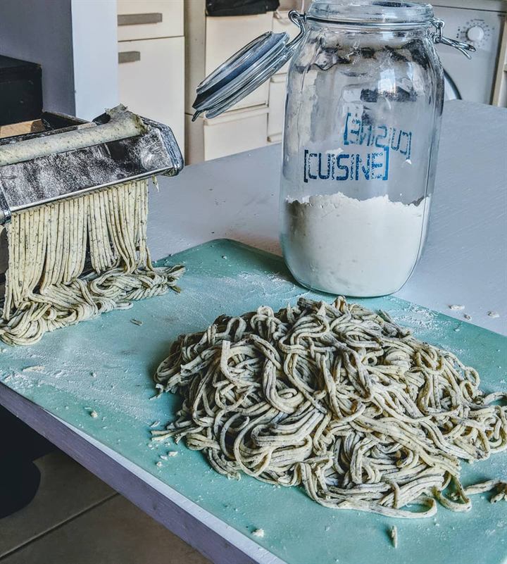 Spaghettis maison à l'oseille et à la menthe