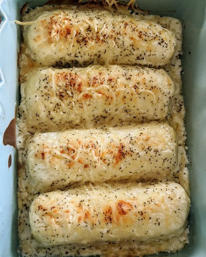 Quenelles soufflées à l'emmental, sauce fromage blanc à la menthe