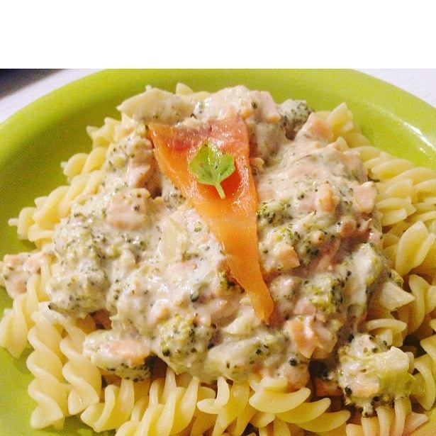 Fusilli sauce saumon fumé, brocoli et parmesan