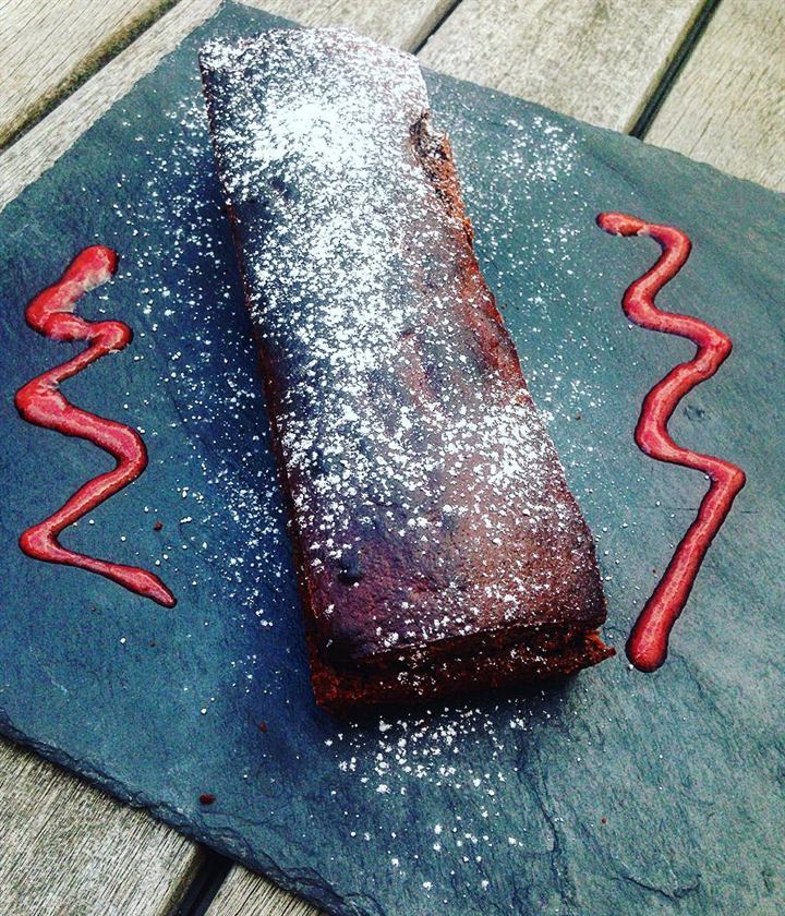 Moelleux au chocolat et coulis de fraise