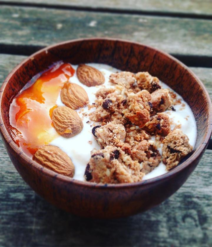 Bol d'automne granola et confiture d'abricot maison