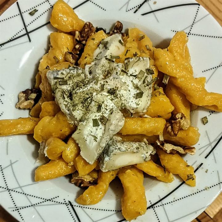 Pâtes fraîches de butternut, noix, brebis et ciboulette