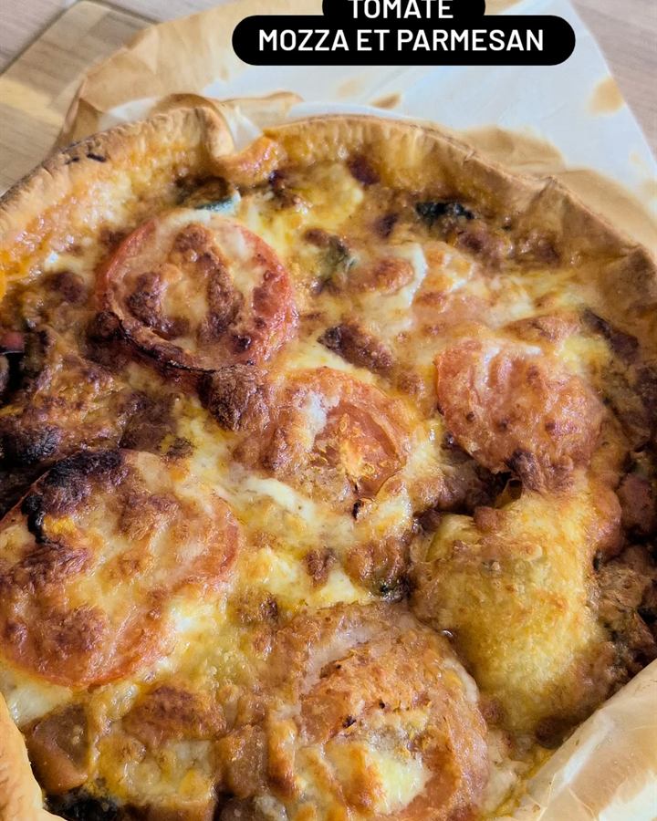 Quiche ratatouille, tomate, mozzarella et parmesan