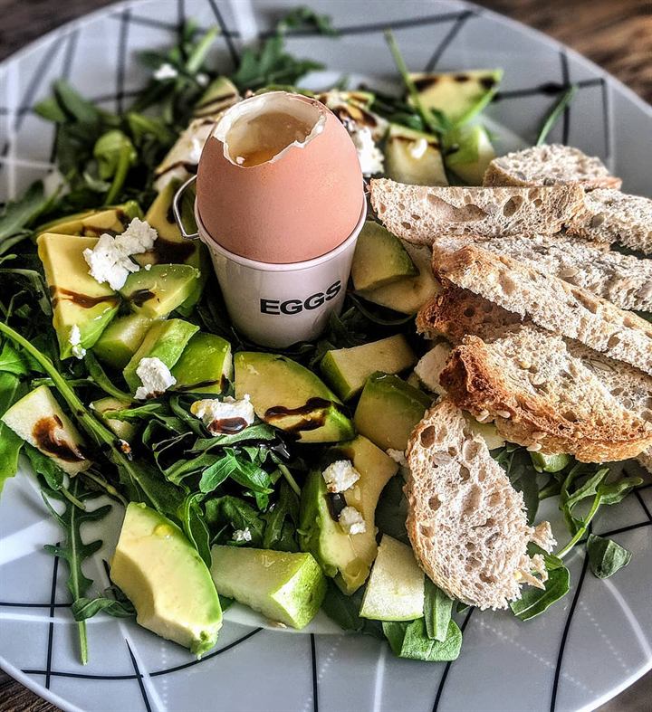 Oeuf à la coque et sa salade printanière
