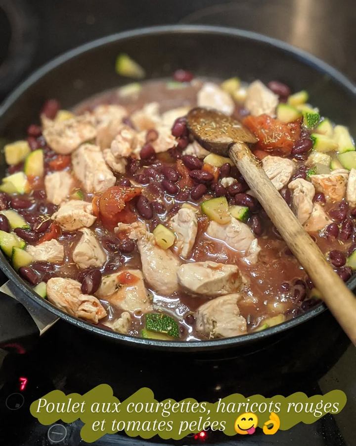 Poulet aux courgettes, haricots rouges et tomates