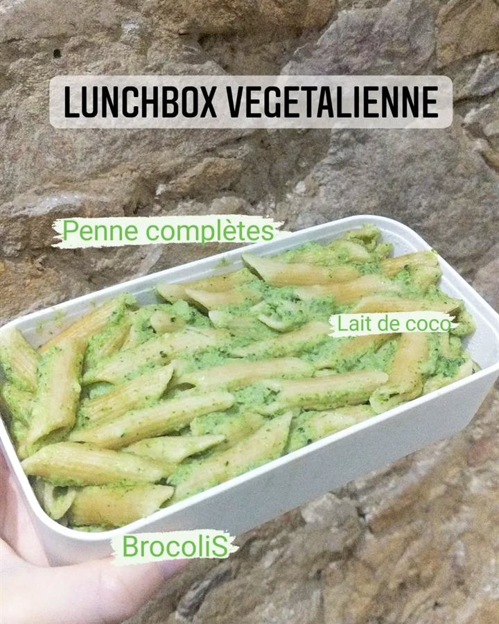Penne complètes au brocoli et lait de coco