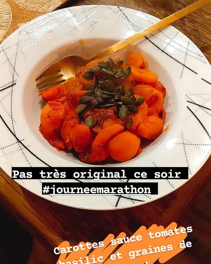 Carottes à la sauce tomate, basilic et graines de courge