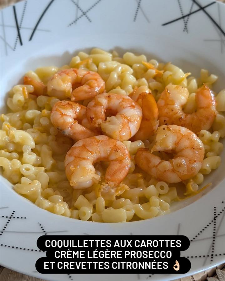 Coquillettes aux carottes à la crème et crevettes citronnées