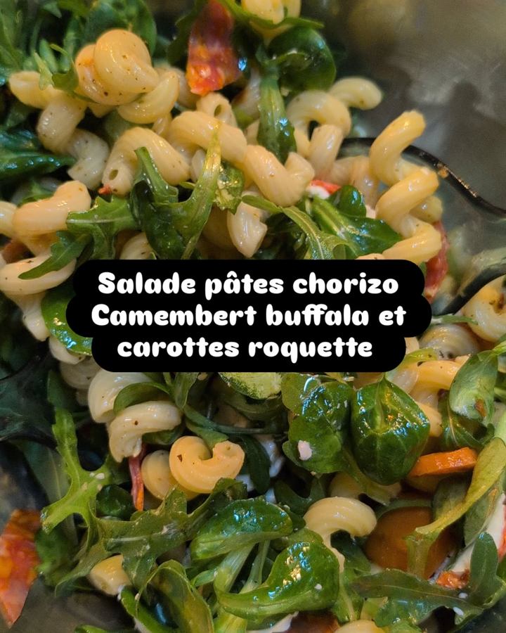 Salade de pâtes, chorizo, camembert di bufala et carottes