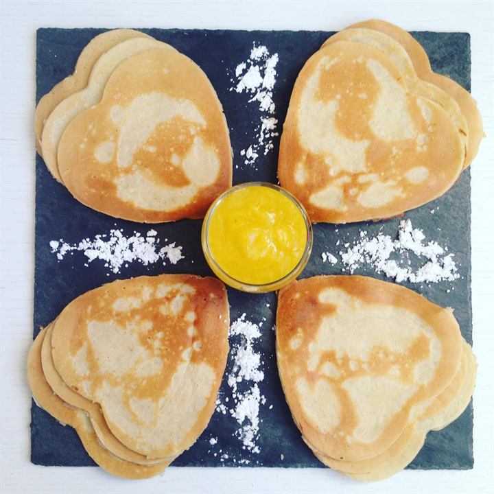 Crêpes et coulis de mangue vanillé