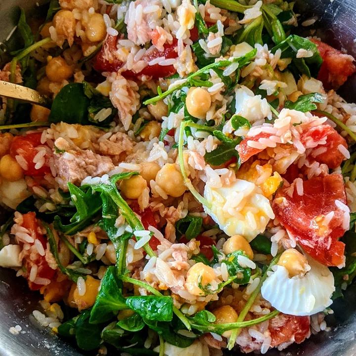 Salade composée thon, riz et pois chiches