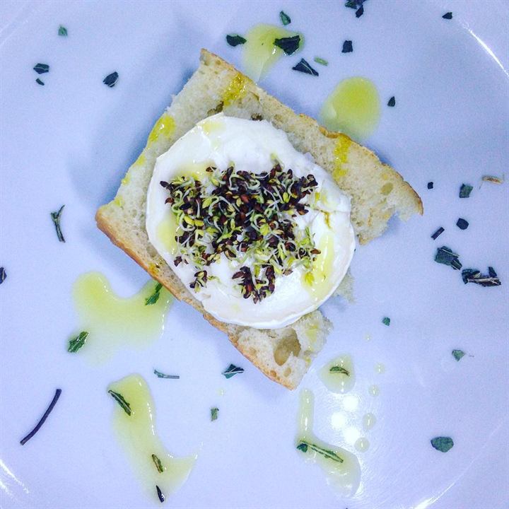 Tartine chèvre et pousses de cresson